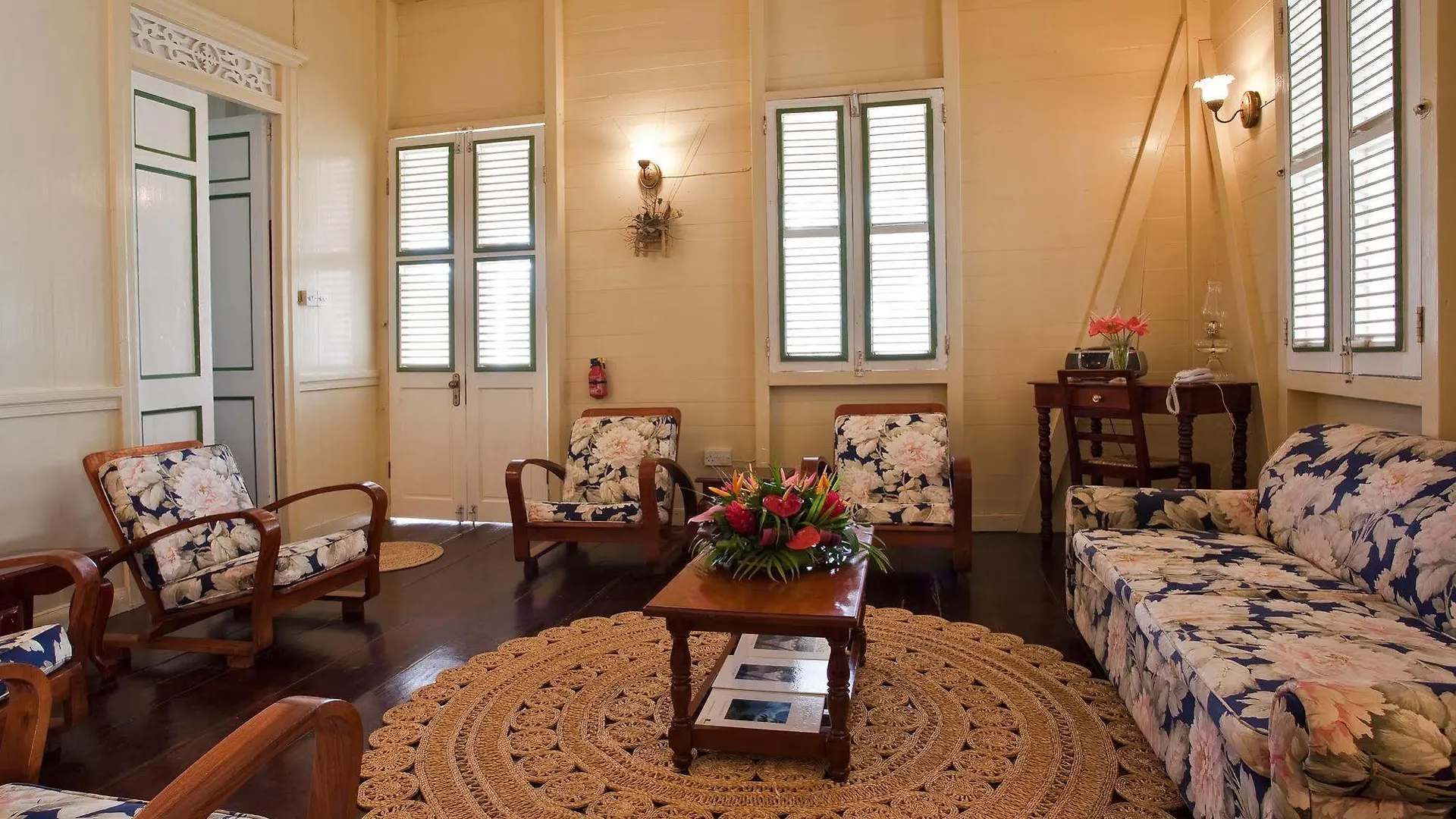 La Dauphine Estate Hotel Jalousie